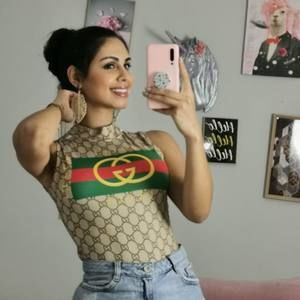 Meet your Posher, Yesenia